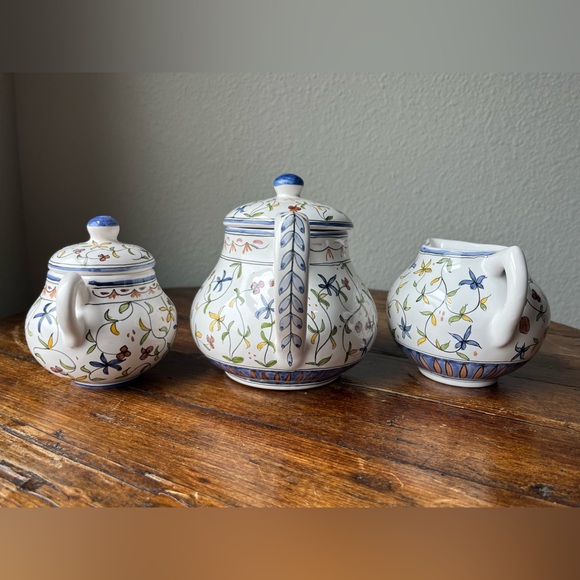 Lis Ceramica Brasil Handpainted Floral Design Tea Set - Picture 5 of 12